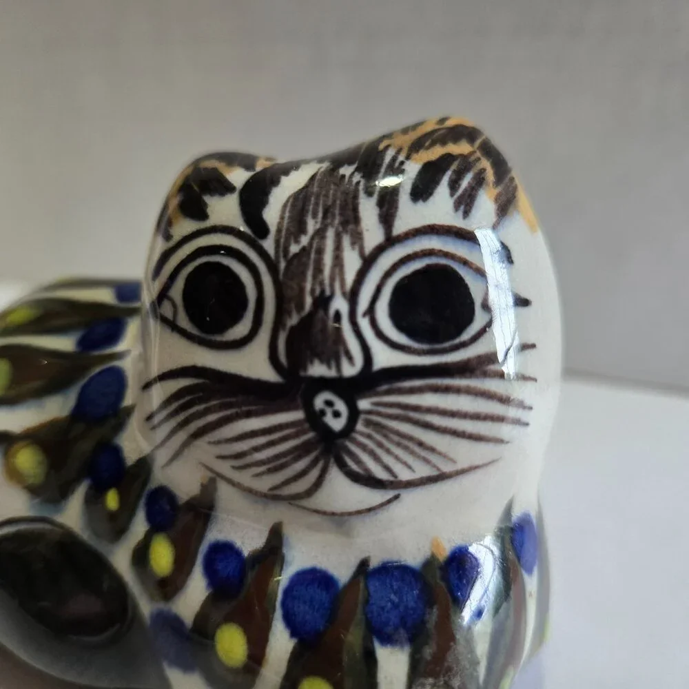 Handpainted Ceramic Folk Art Cat - Picture 5 of 7